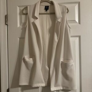 Bobeau White Sleeveless Vest